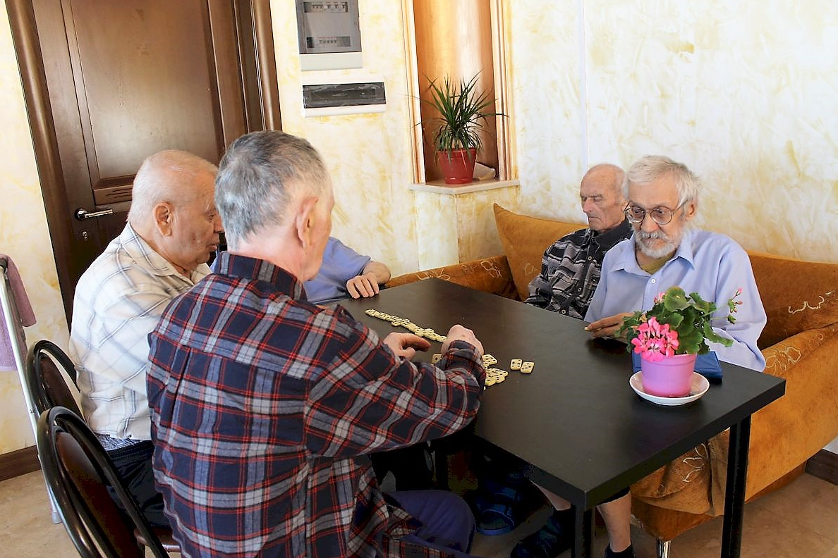 Старики на пенсии. Пансионат для пожилых домодедово