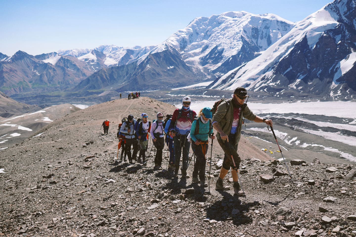 как на самом деле выглядит восхождение на Пик Ленина: с сомнениями, усталостью, поддержкой команды