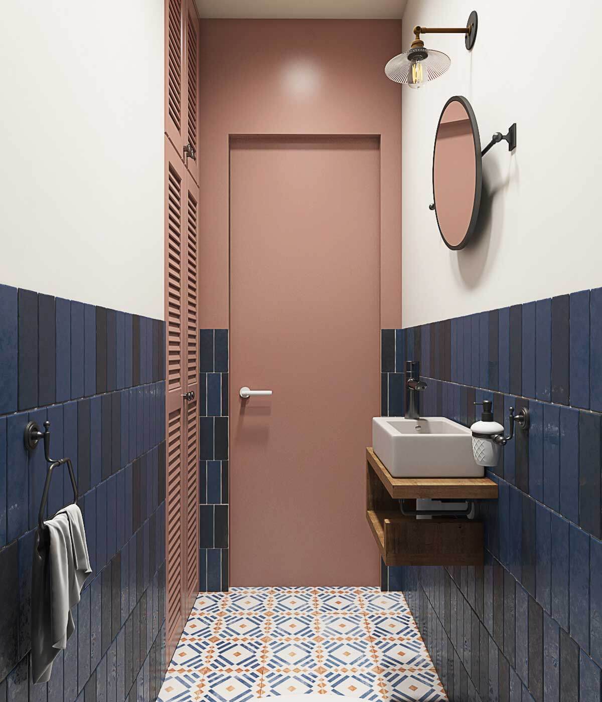 Розовая стена в туалете, узкая раковина. Прямоугольная синяя плитка 