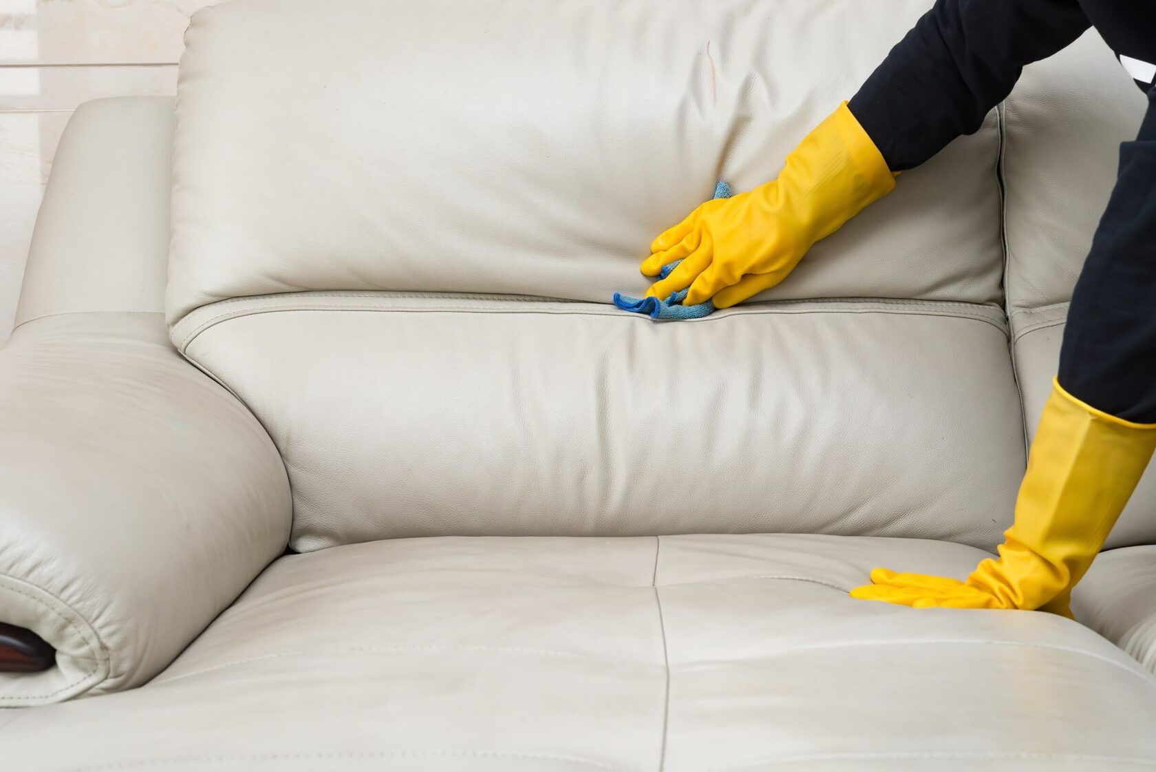 вымыть диван в домашних условиях
