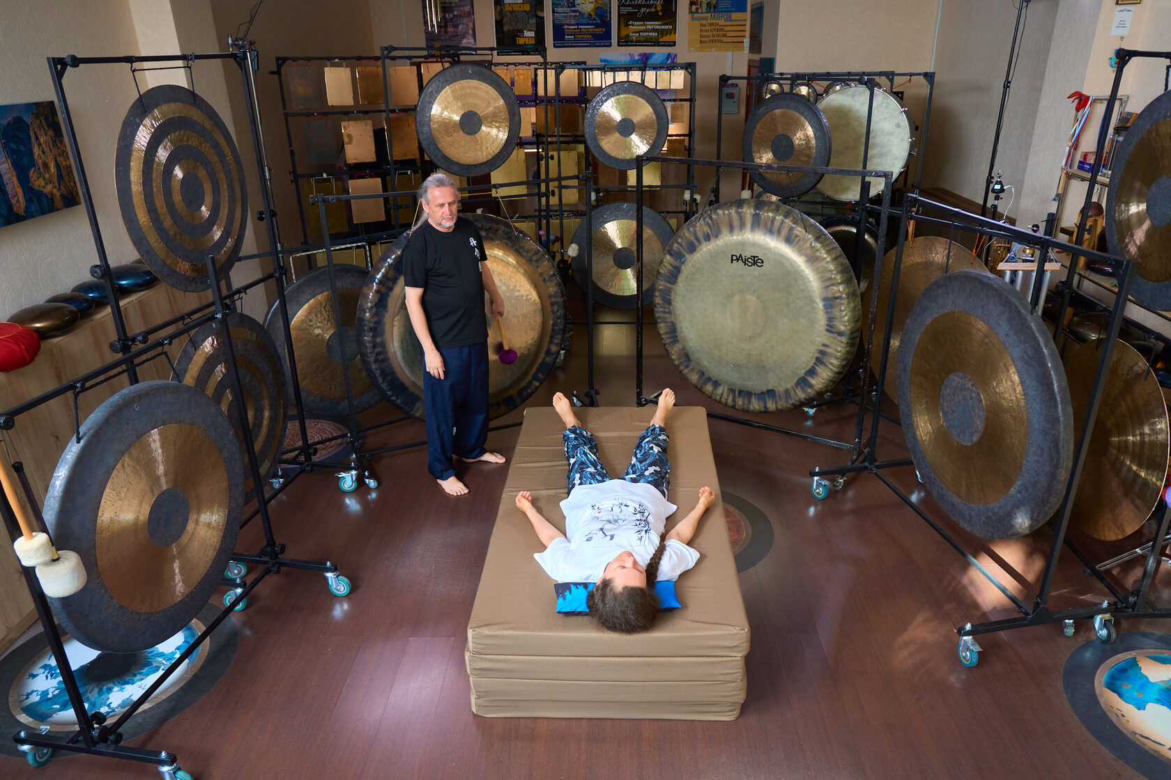 Гонг релаксация. Звукотерапия. Каула йога на тургеневской. Гонг медитации москва. Гонг ударный музыкальный инструмент китайский.