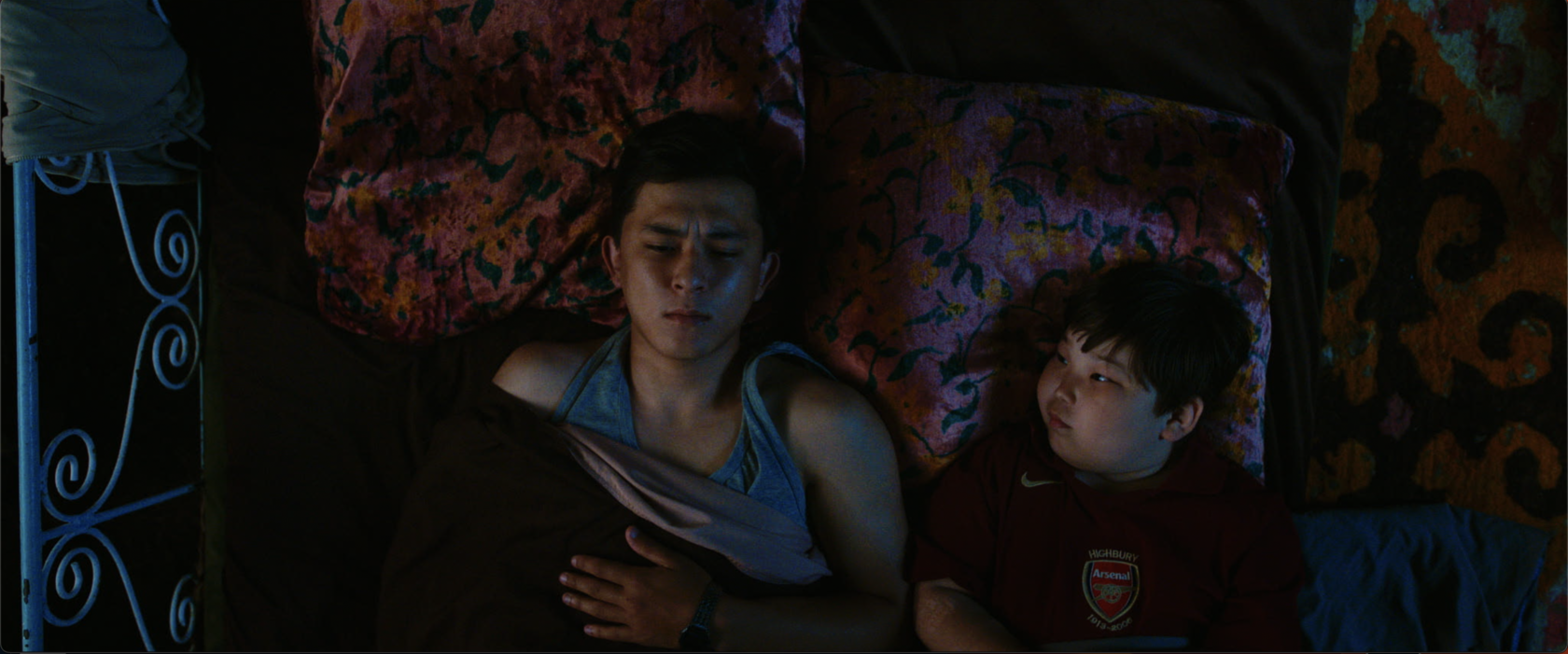 Ішектегі үлкен дилдоның фотосы