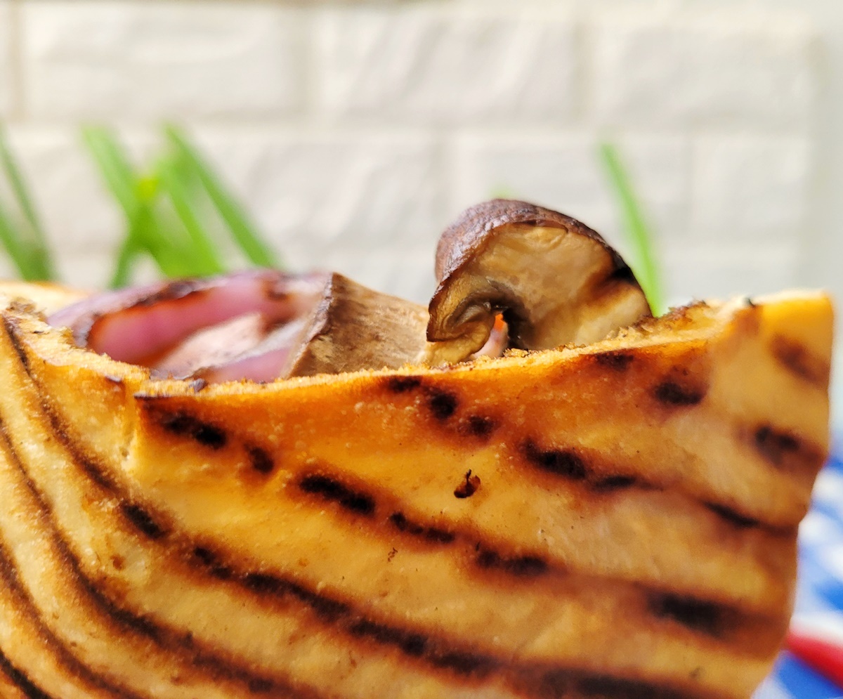 Израильская кухня - курочка с овощами в сочной и хрустящей пите. Рецепт с фото.