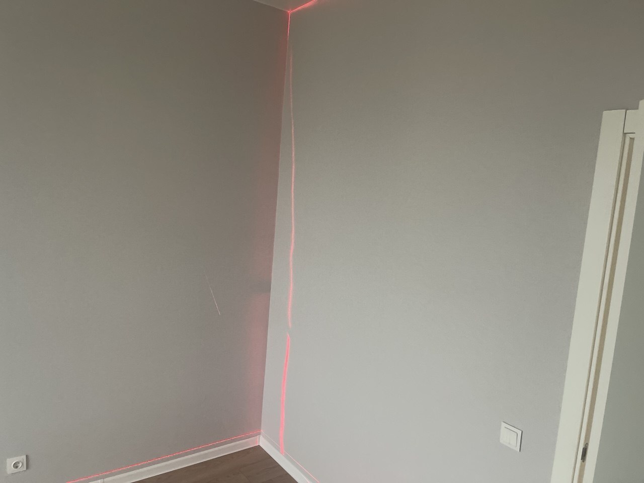 Отклонение стены от вертикали