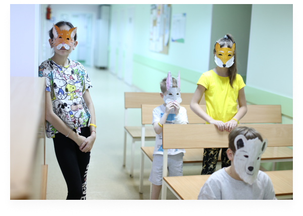 Для человека, страдающего первичным иммунодефицитом, каждый контакт с окружающим миром несет опасность. Поэтому в период пандемии подопечные фонда «Подсолнух» оказались в зоне двойного риска. Фонд, победивший в конкурсе «Новое измерение», продолжил поддерживать своих благополучателей в условиях пандемии. 