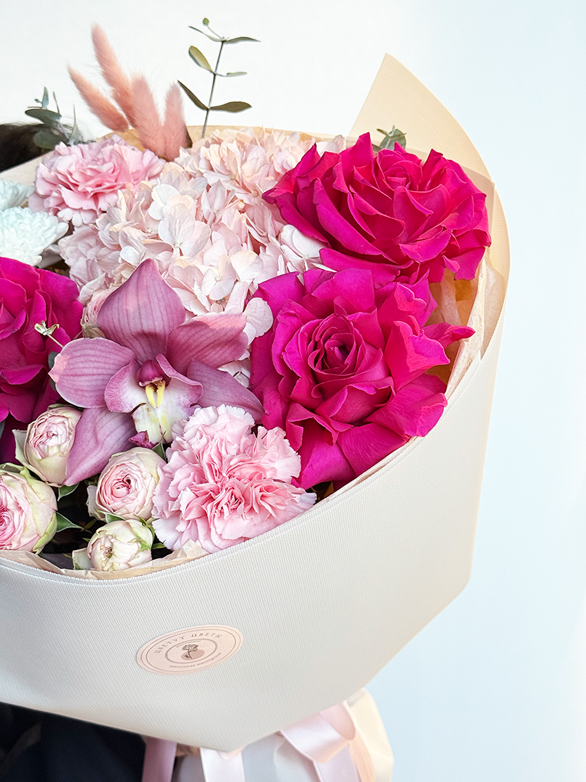 Нежный букет с розовыми французскими розами с доставкой по Краснодару