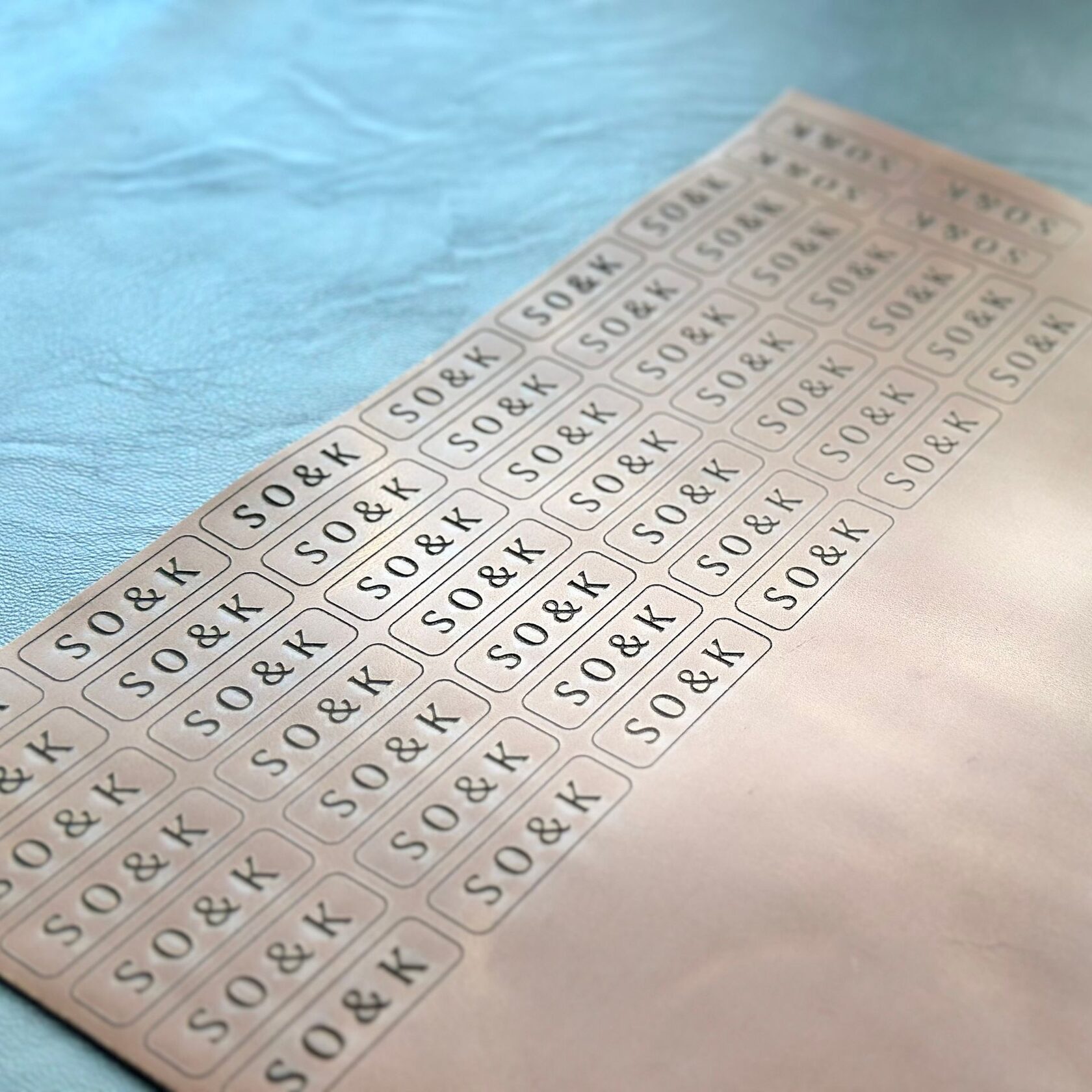 Персональная гравировка на коже: кошельки, обложки, ремни — StekloWood Киров