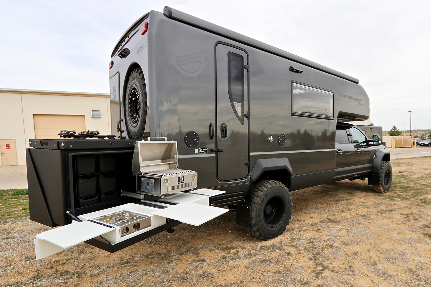 Ford f550 EARTHROAMER.