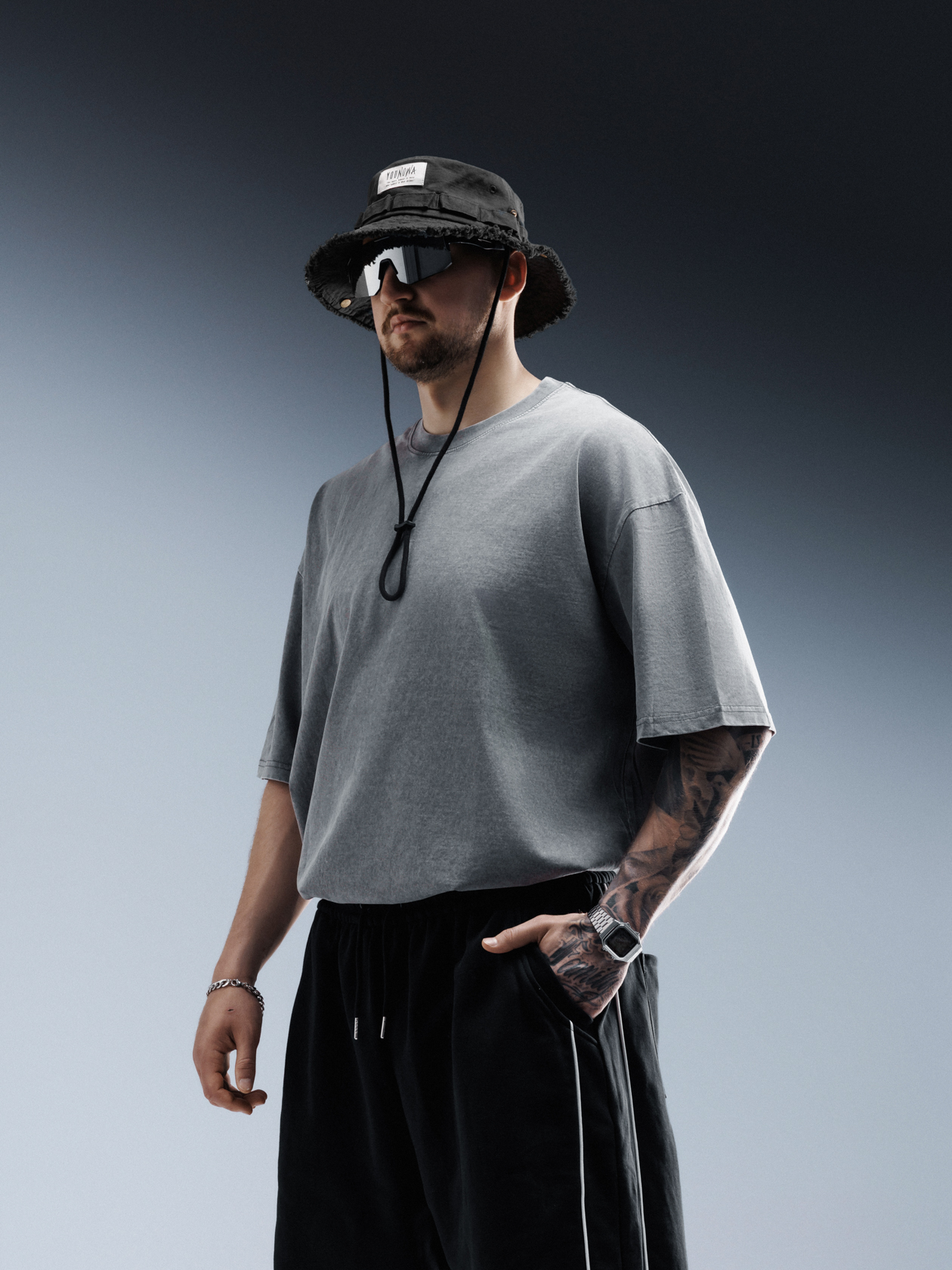 Каталожная съёмка YOUNOWA — fashion e-commerce контент, аксессуар и образ модели