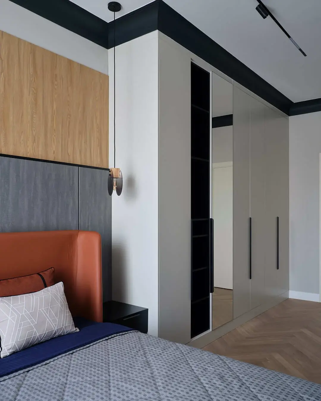 Распашной шкаф