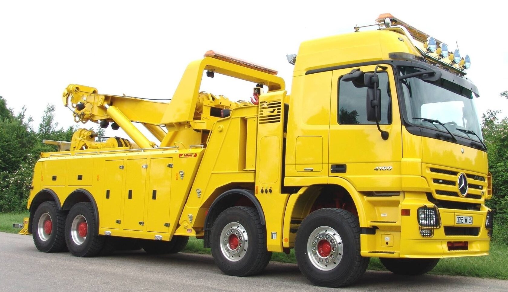 Грузовой эвакуатор для тягачей и фур