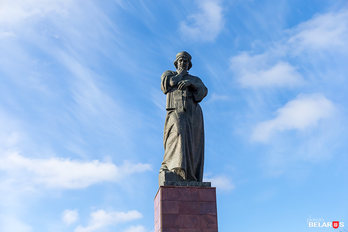 Как сесть на ладони статуи в геншин