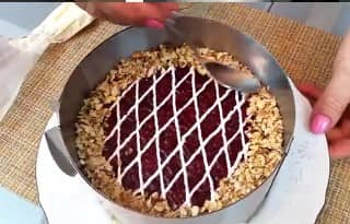 Приготовление салата из вареной свеклы и селедки: шаг 12