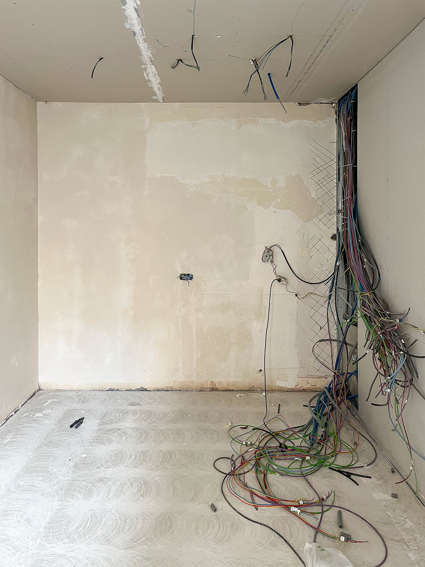 Installation des réseaux techniques et câblage KNX dans un appartement en rénovation