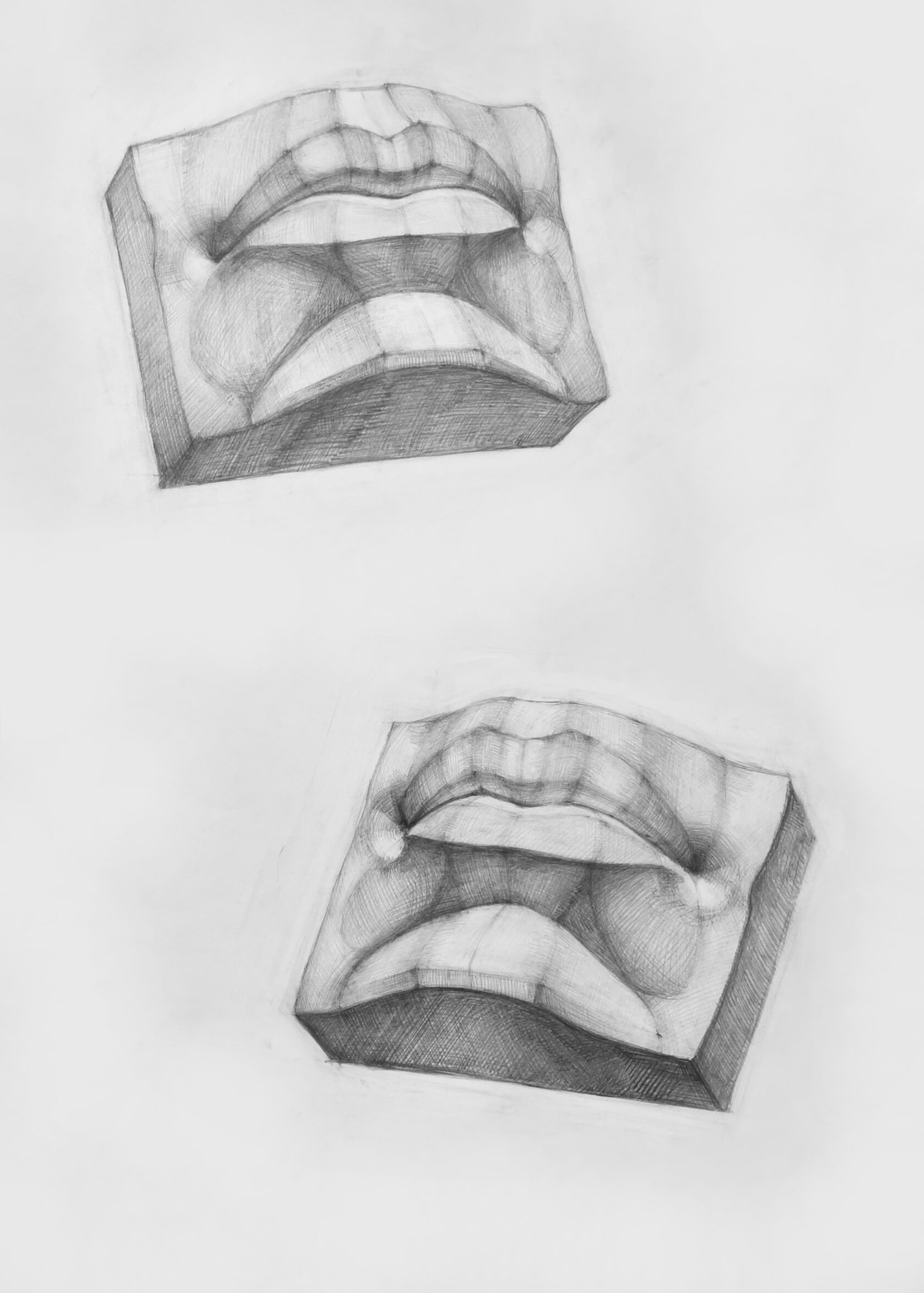 Рисунок губ в двух положениях