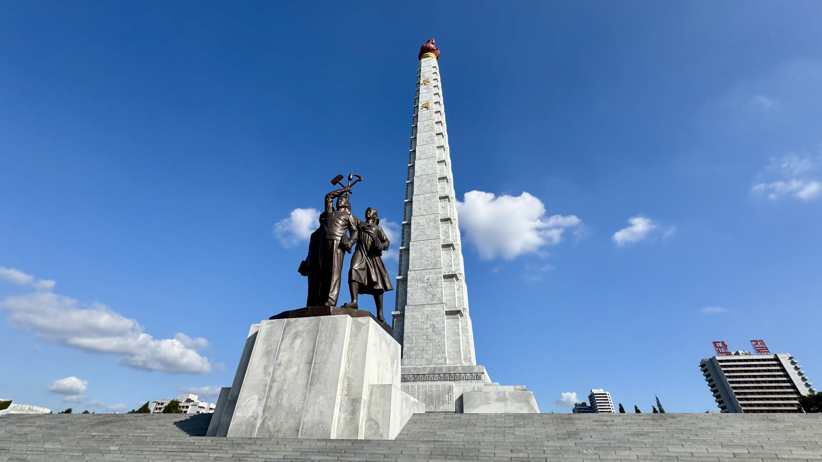  Монумент идей Чучхе. Пхеньян. КНДР