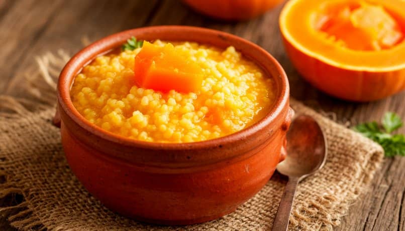 пшенная каша с тыквой в горшочке