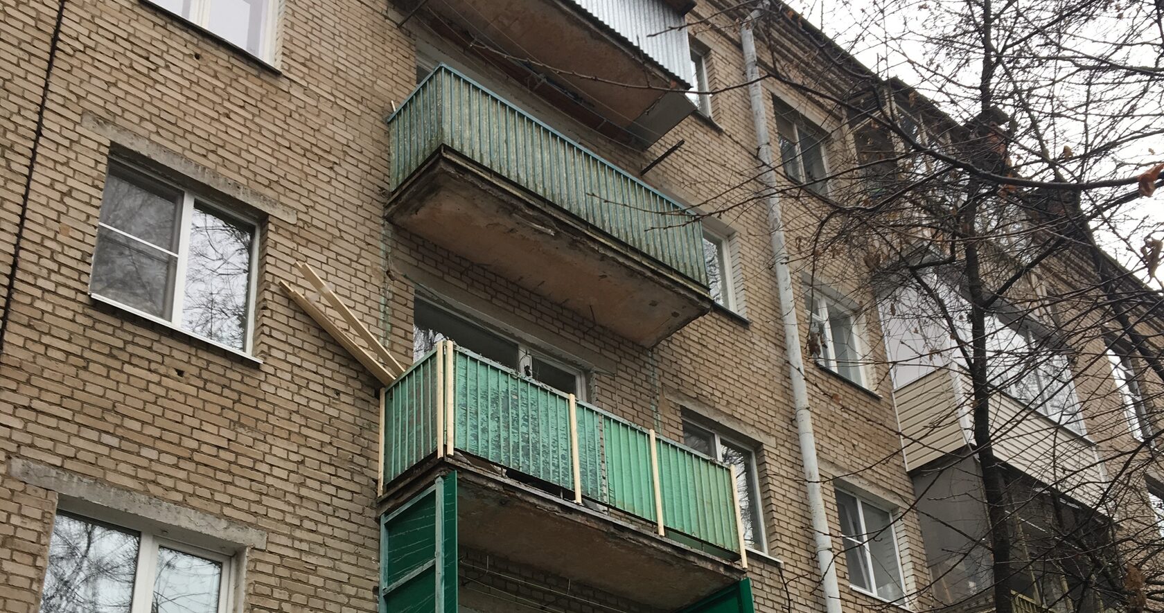 Остекление балкона Королев