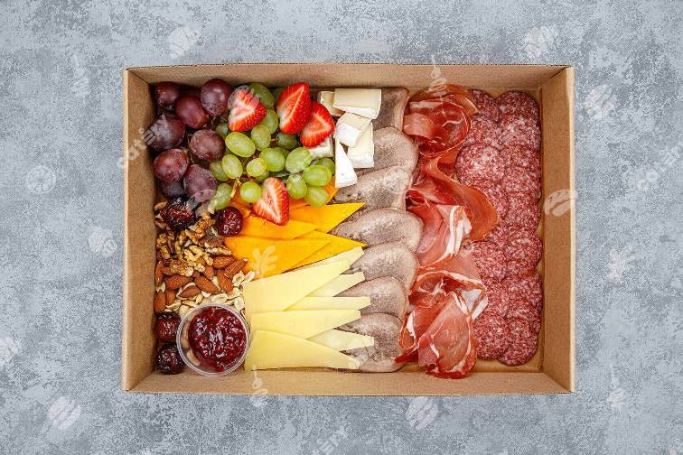 Бокс "Микс из фруктов, сыров и мясных закусок" заказать, доставка по ...