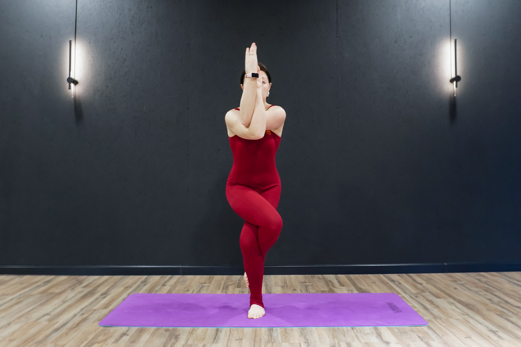 Гарудасана - поза орла