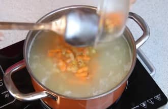 Приготовление «Ленинградского» рассольника с перловкой: шаг 13