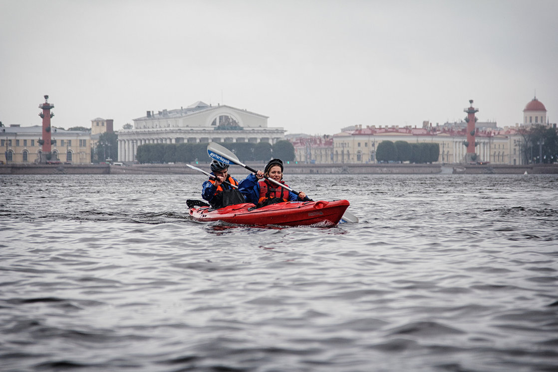 Прогулки по неве и каналам санкт петербурга. Лодка для прогулки в Питере. Прогулка на лодке.