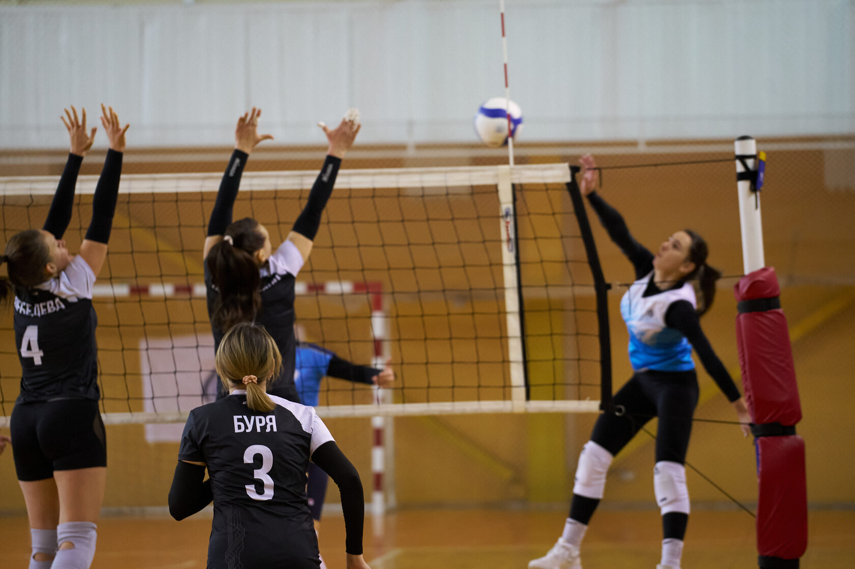 В Великом Новгороде ярко прошёл турнир по волейболу «София 2026»