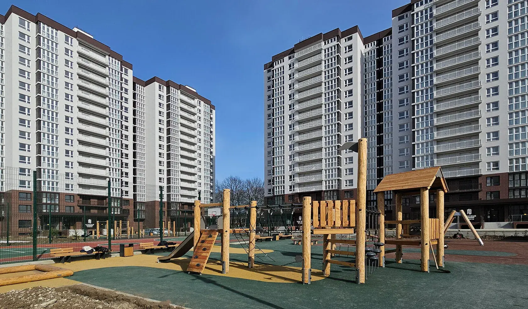 Двор и детская площадка ЖК «Парковый»