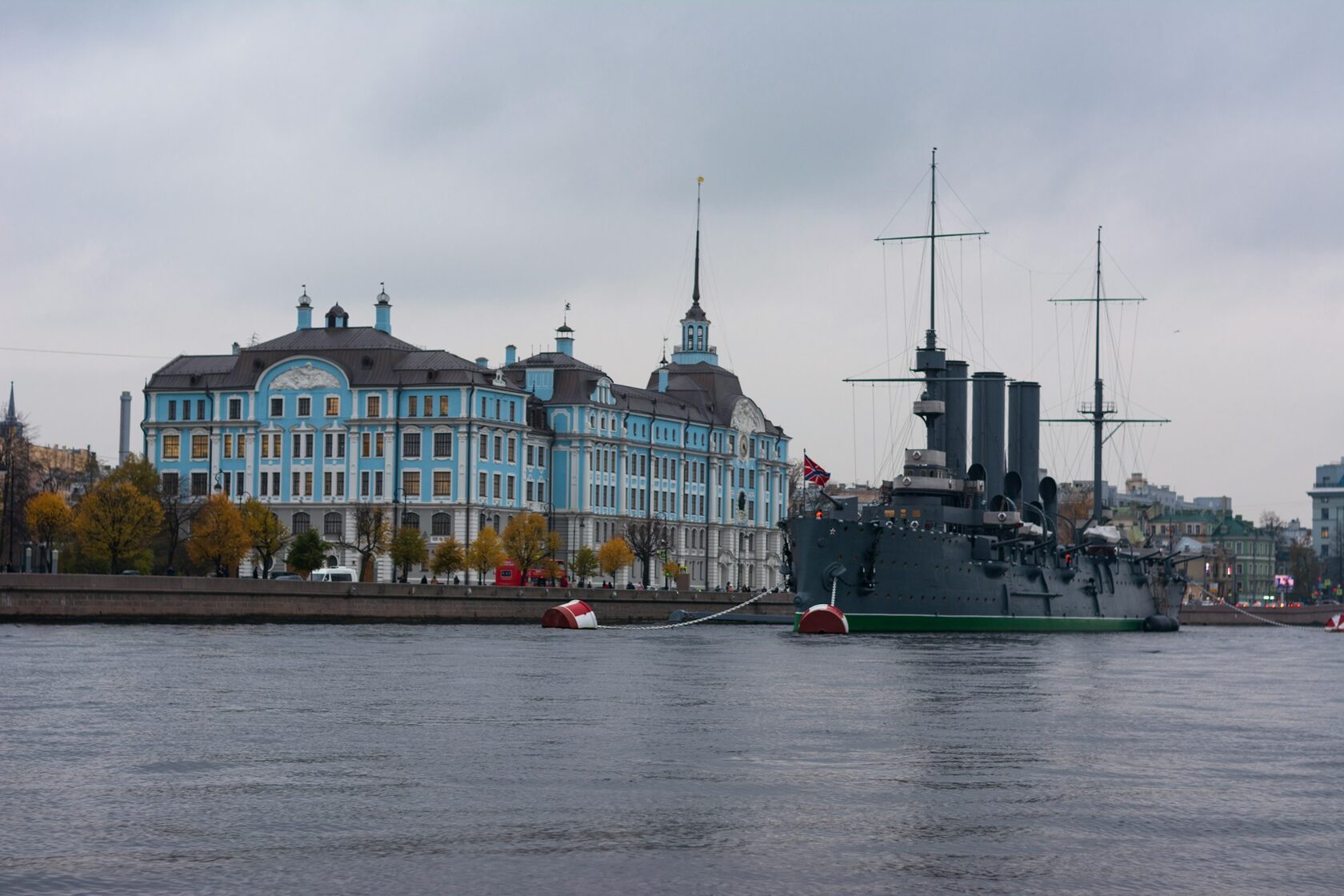 Музей Крейсер «Аврора» и Нахимовское военно-морское училище, Россия, Санкт-Петербург, Петроградская набережная, 2
