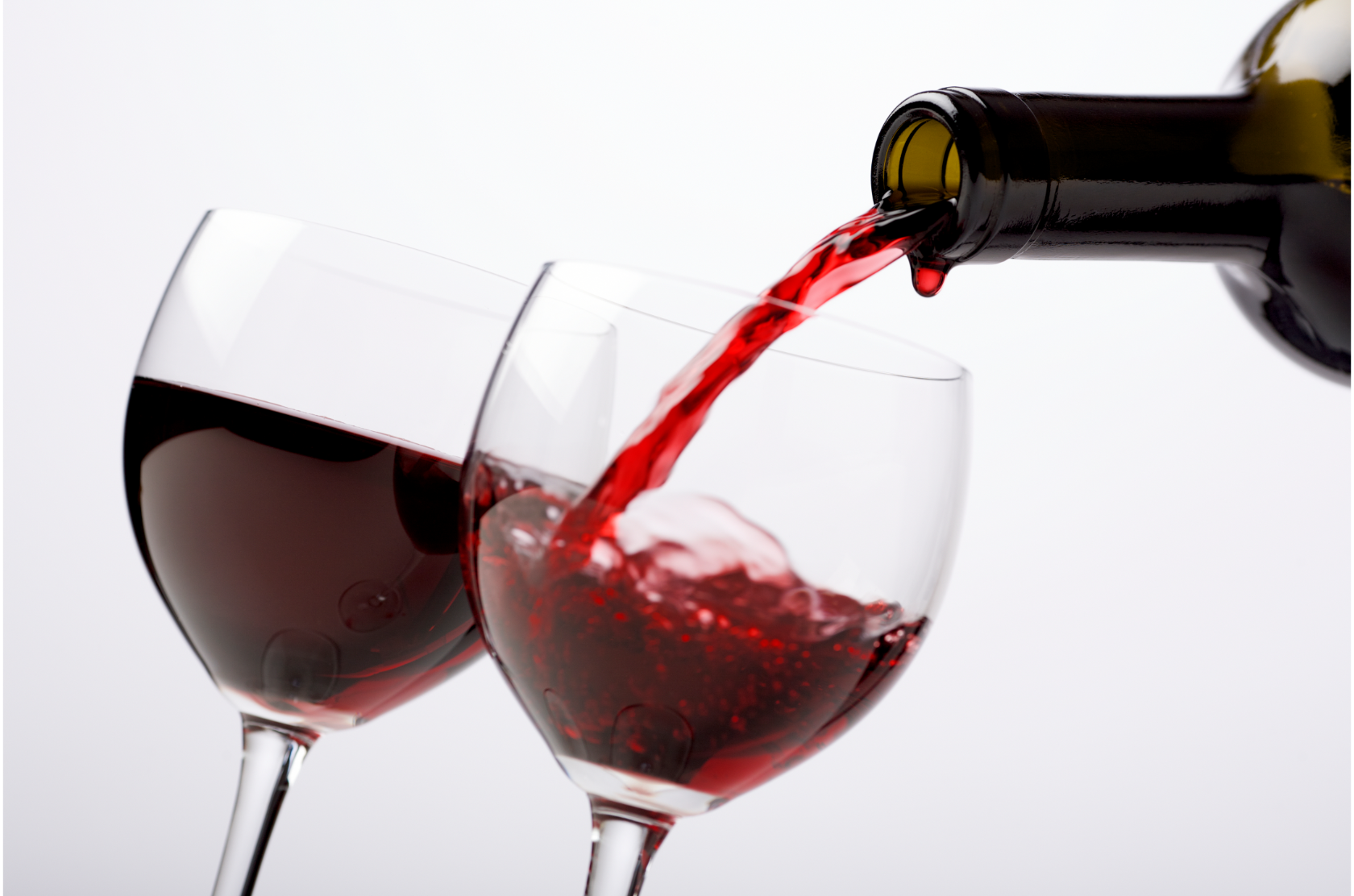 Красное вино болит голова. Красное вино. Ресвератрол вино. Красное вино места. Вино с ручкой красное.