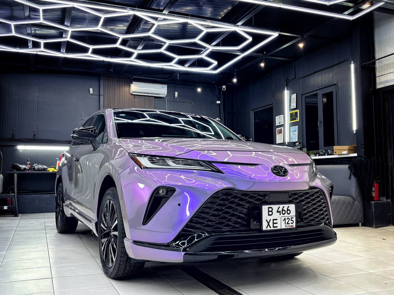 Toyota Venza: Новый цвет кузова, защитная плёнка и полный антихром