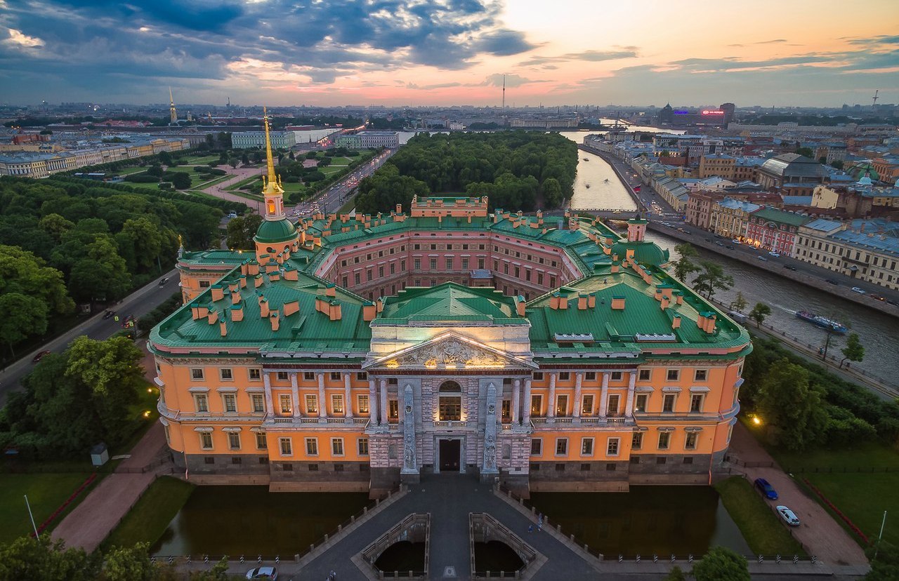 Михайловский инженерный замок в Санкт-Петербурге