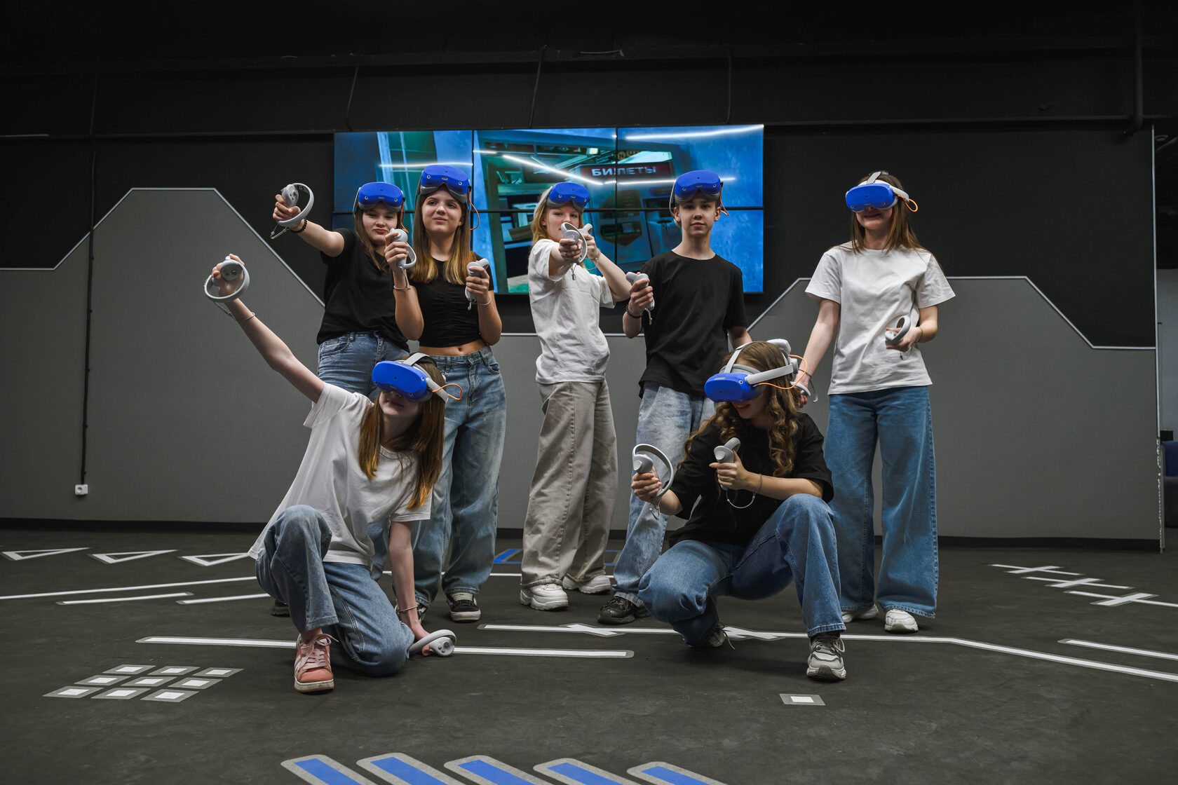 ТОП-10 VR-игр для компании друзей: чем заняться в Питере, чтобы запомнилось надолго? Топ-10 VR-игр для яркого и веселого вечера с друзьями в MIR VR