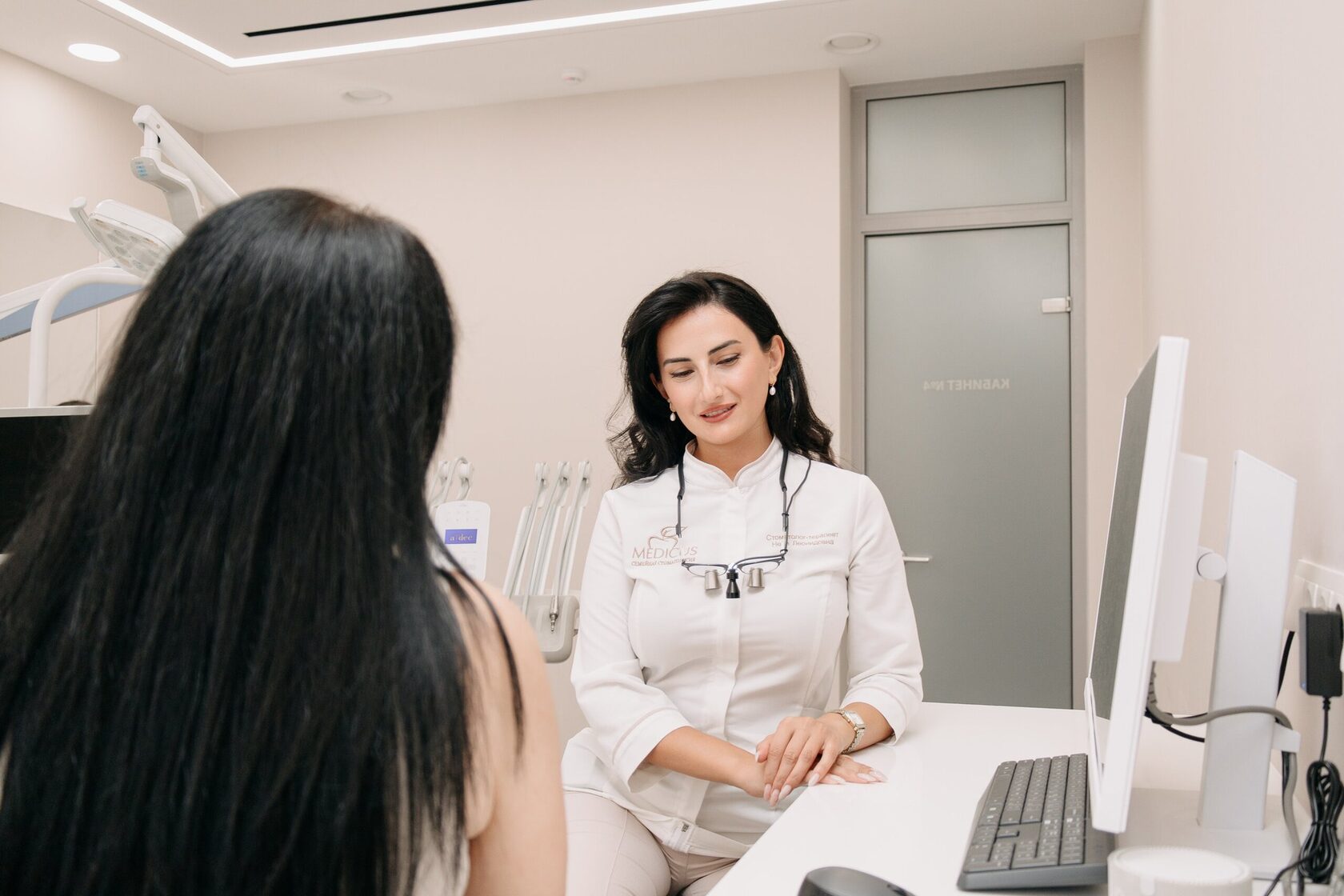 Приём в семейной стоматологии MEDICUS