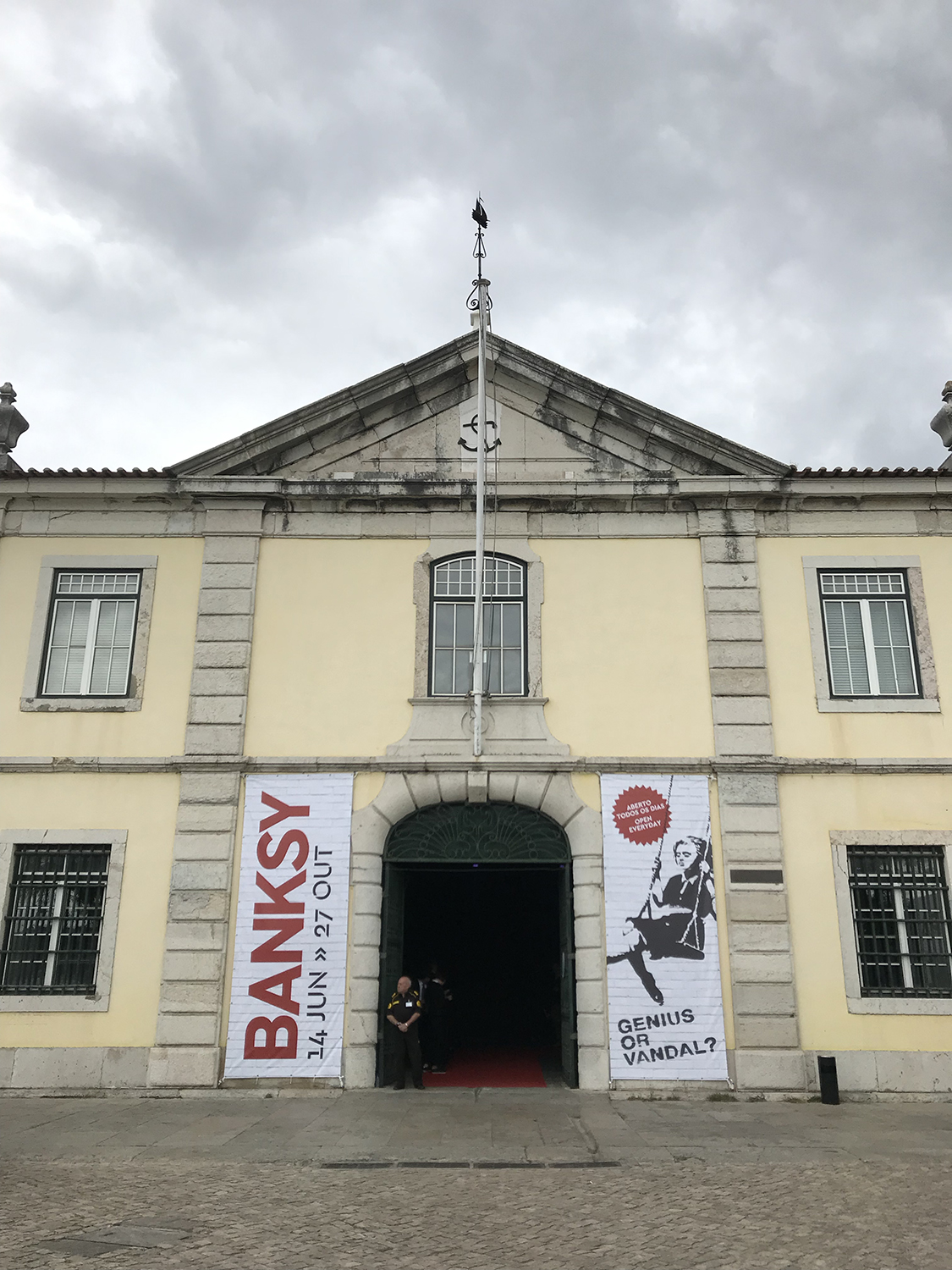 Фото выставочного проекта Banksy: Genius or Vandal? в Лиссабоне