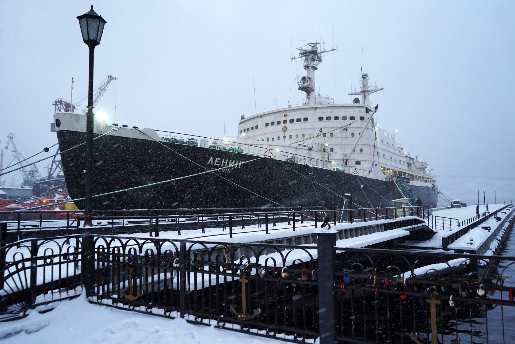 Мурманск корабль. Корабль Мурманск. Мурманск корабли в порту. Корабль Фортуна Мурманск. Корабль Мурманск сейчас.