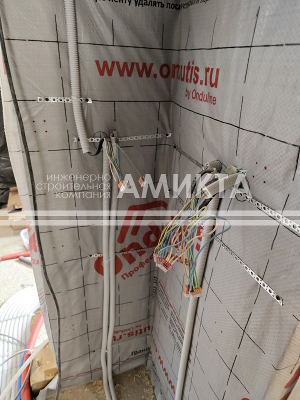 Технические стандарты устройства электрики в каркасном доме. Скрытая разводка кабеля в сервисном слое, монтаж подрозетников и герметизация проходок через пароизоляцию по СП 31-105-2002.