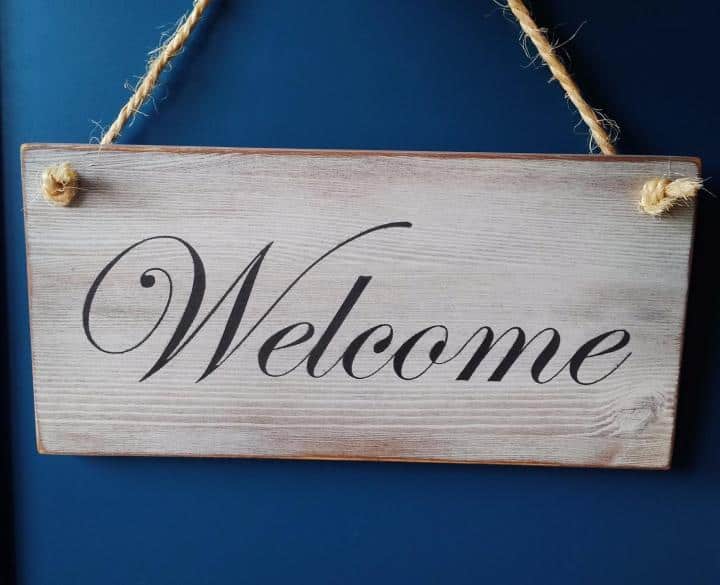 Табличка из дерева "Welcome"