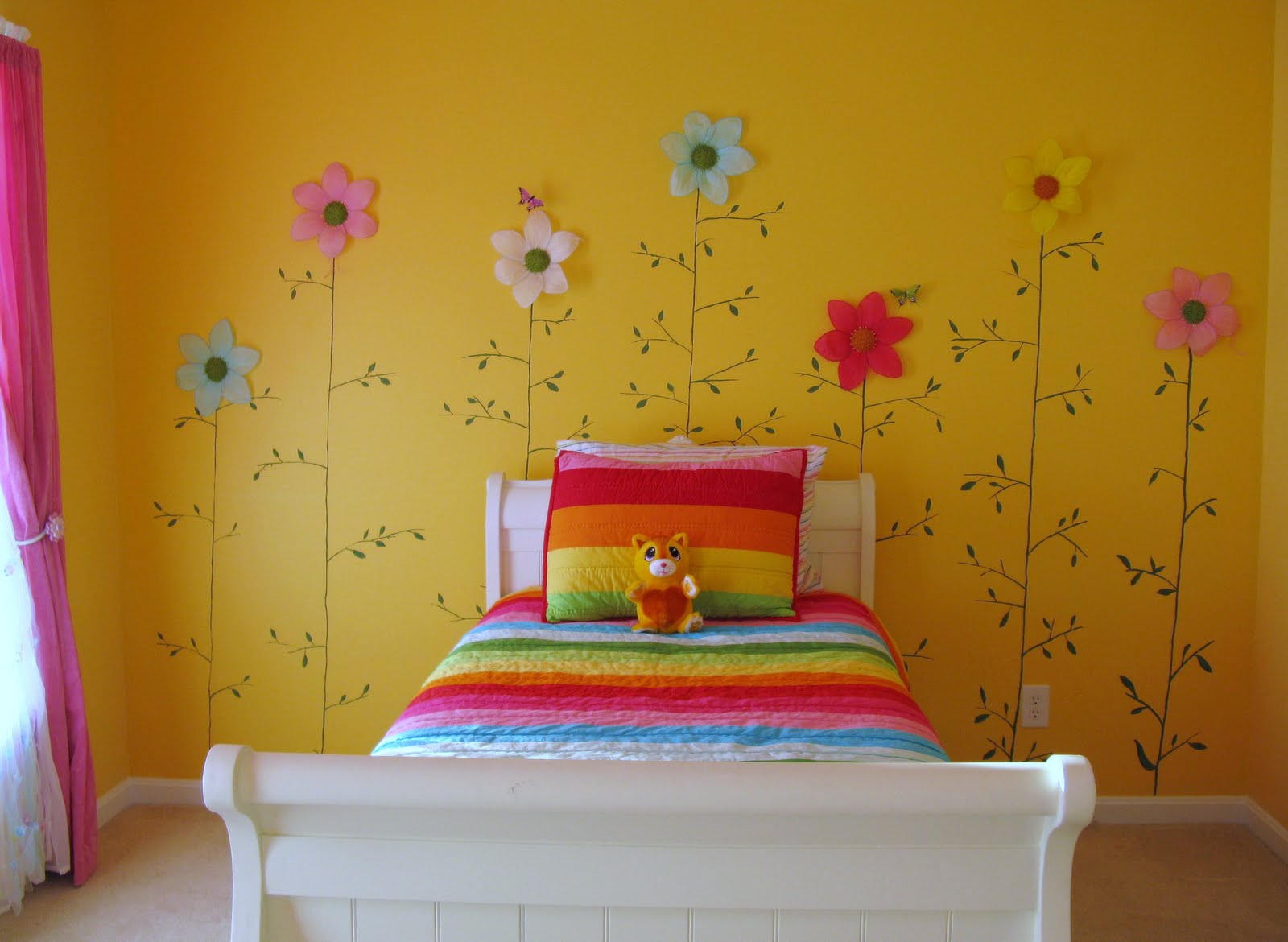 Красиво покрасить комнату. Идеи покраски стен в детской. Покраска стен в детской комнате. Красим стены в детской. Стены в детской краской.