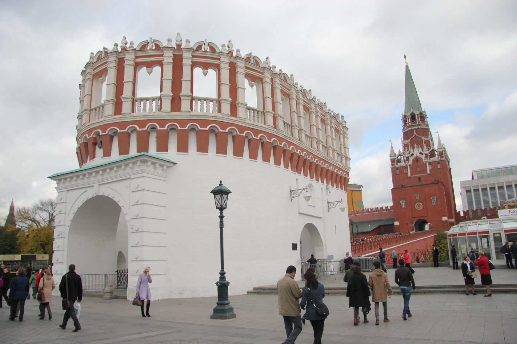 кремль из белого камня в москве