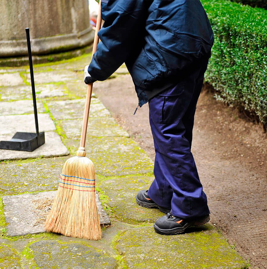 Уборка территории предприятия в Москве цены от CleaningMoscow