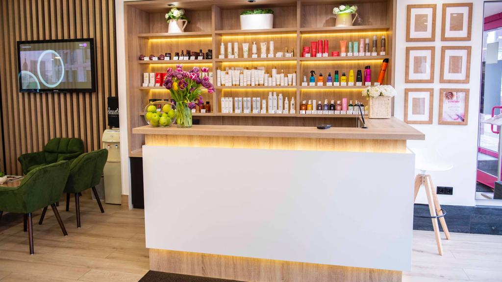 Империя цвета на преображенке мастера. Салон красоты преображение уссурийск. Салон красоты преображенская площадь. Салон красоты империя света  на преображенке. Салон империя красоты серов.