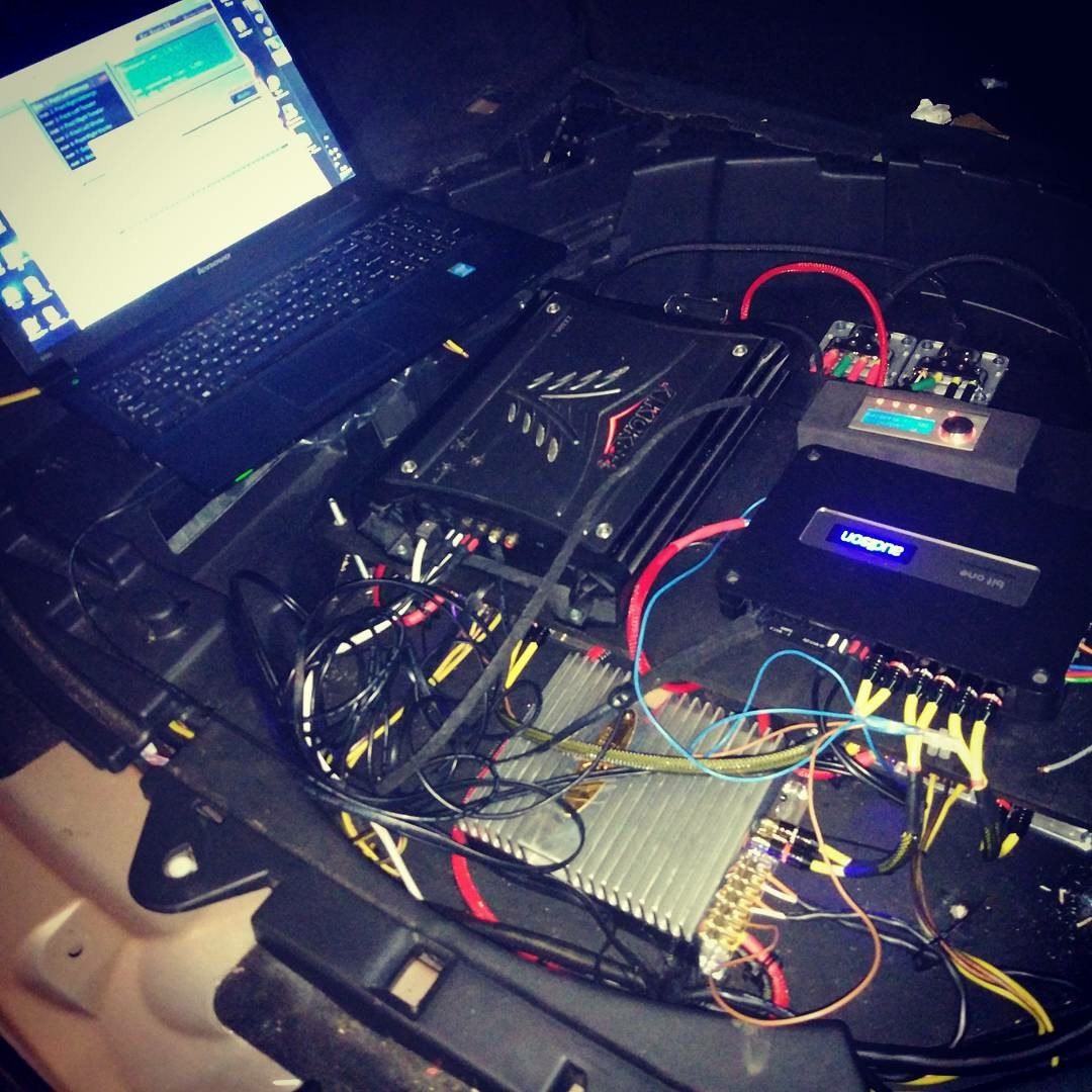 установка усилителей инфинити ку икс ф икс