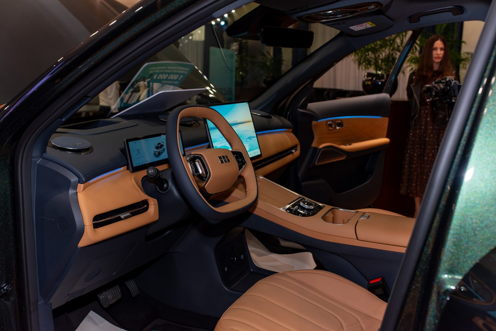 Гибрид Geely EX5 EM-i