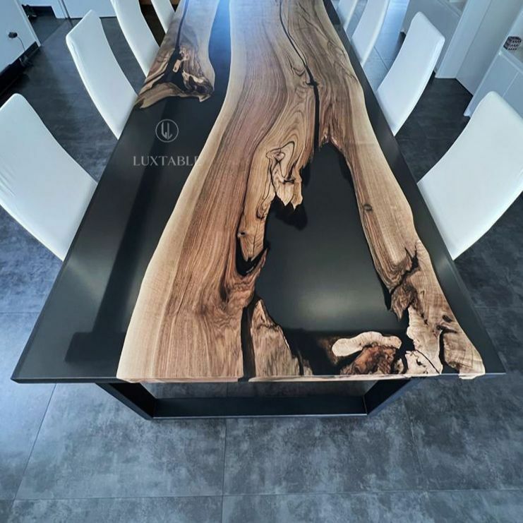 Epoxidharz Tische Alagoas aus europäischem Nussbaum und hellblauem Epoxidharz mit Metallic Effekt