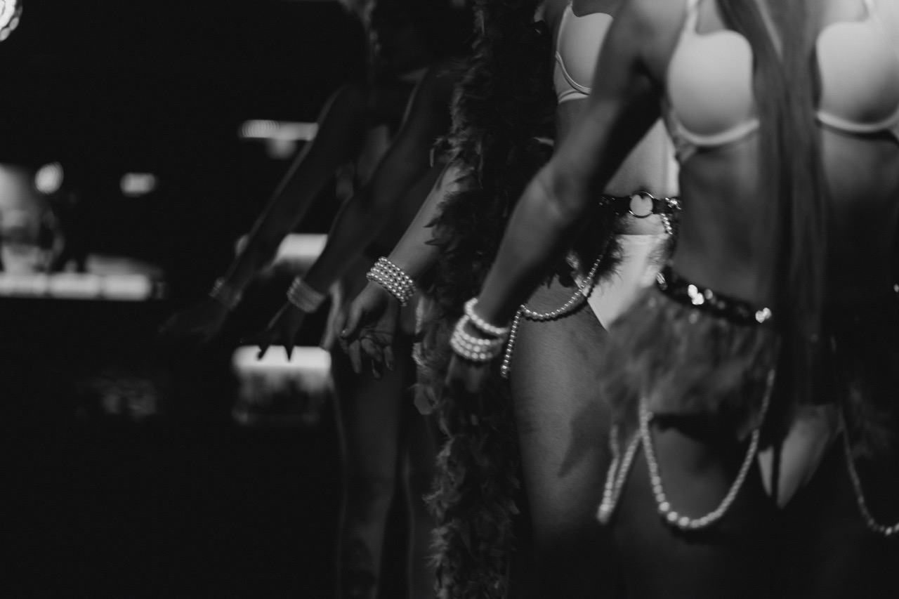 Қара шұлықтардағы секс порно видео Порно актриса Сирен Дер Мер