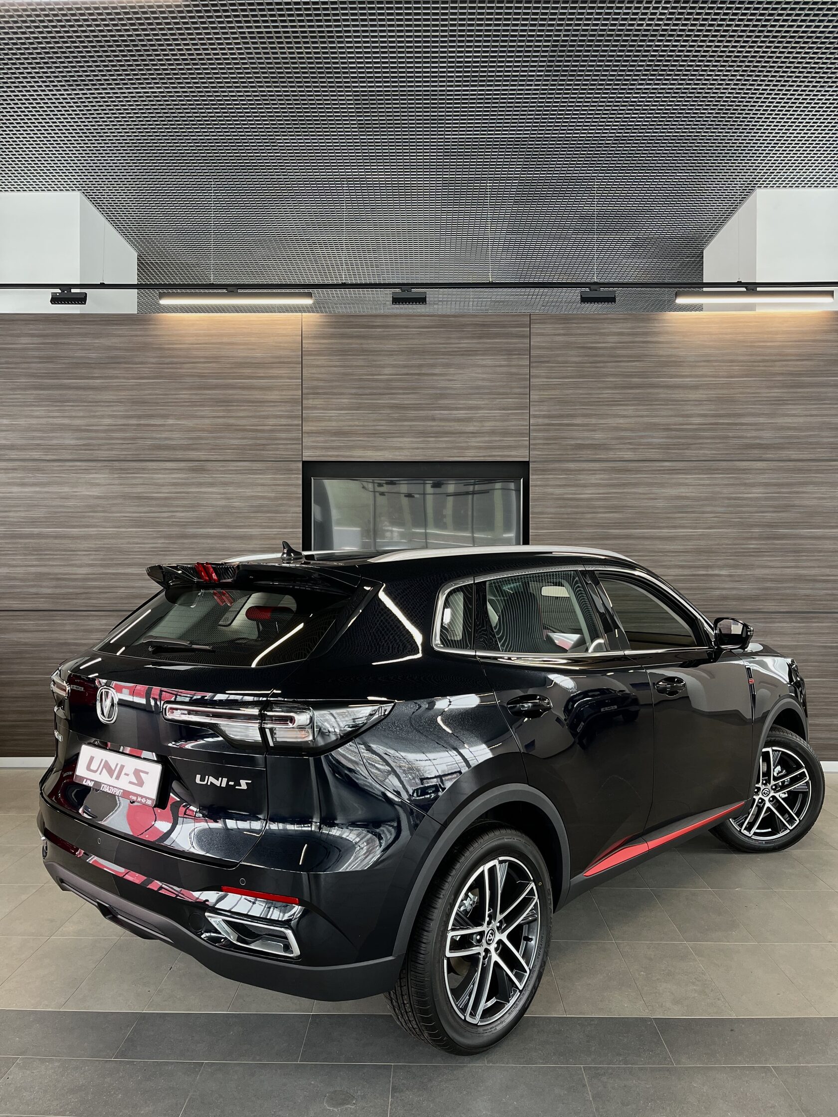 UNI-S Black