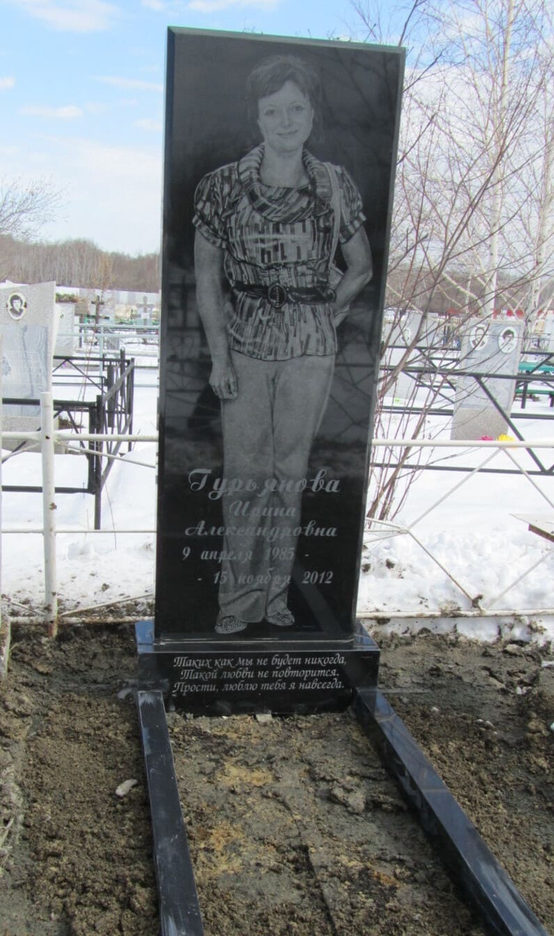 Памятник из Китайского гранита с портретом в полный рост, размер