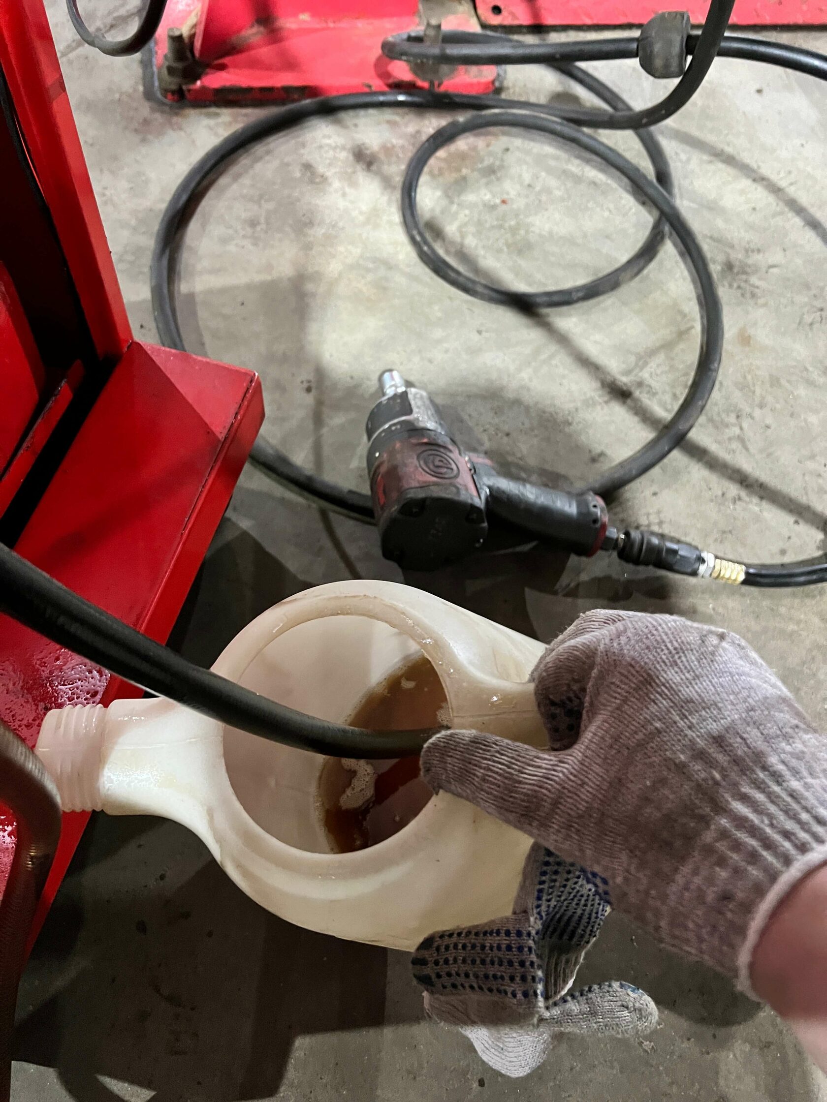 Процесс заправки масла в DQ381