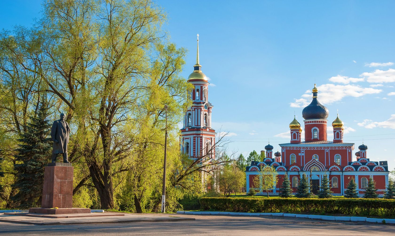 Погода на апрель старая русса. Город старая русса новгородская область. старая русса площадь. гуляем по старой руссе. экскурсии в старую руссу из спб.